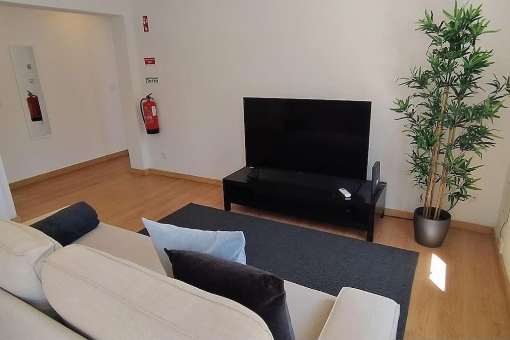 Lisboa/City/Sunny Apar/Metro/Airport/Wifi/Air Cond Bagian luar foto